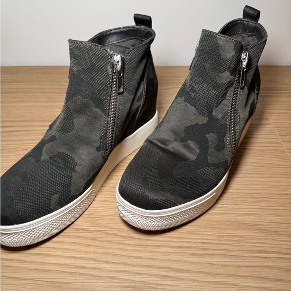 Steve Madden Black and Gray High-Top Sneakers - Picture 2 of 7